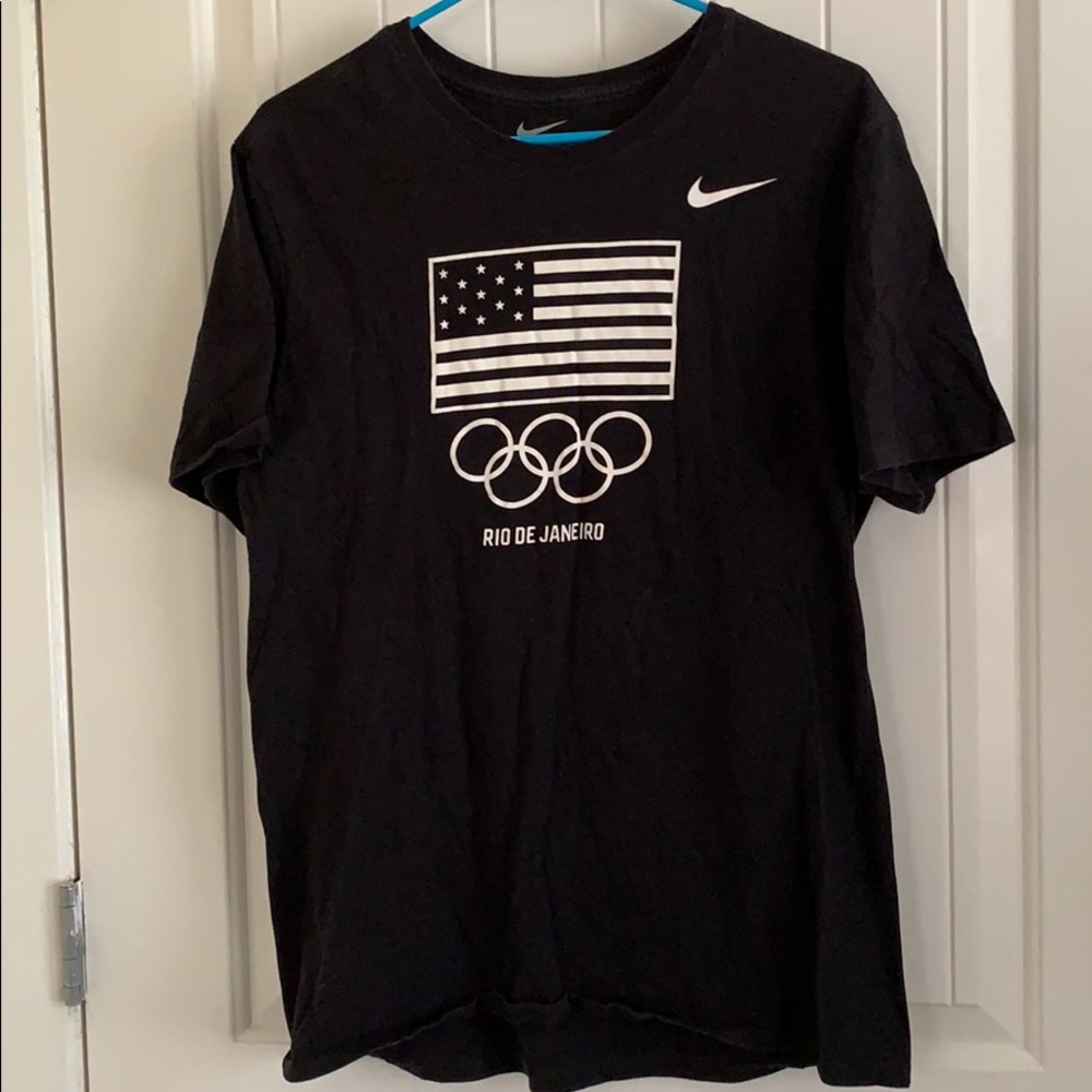 Men’s Nike shirt size large